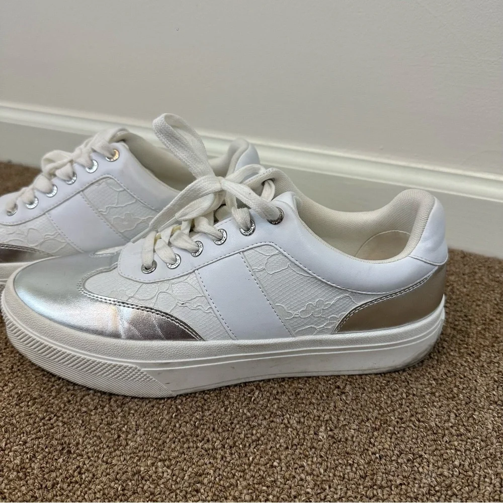 J/ Slides Metallic Trim Platform Sneaker 9.5 Women's